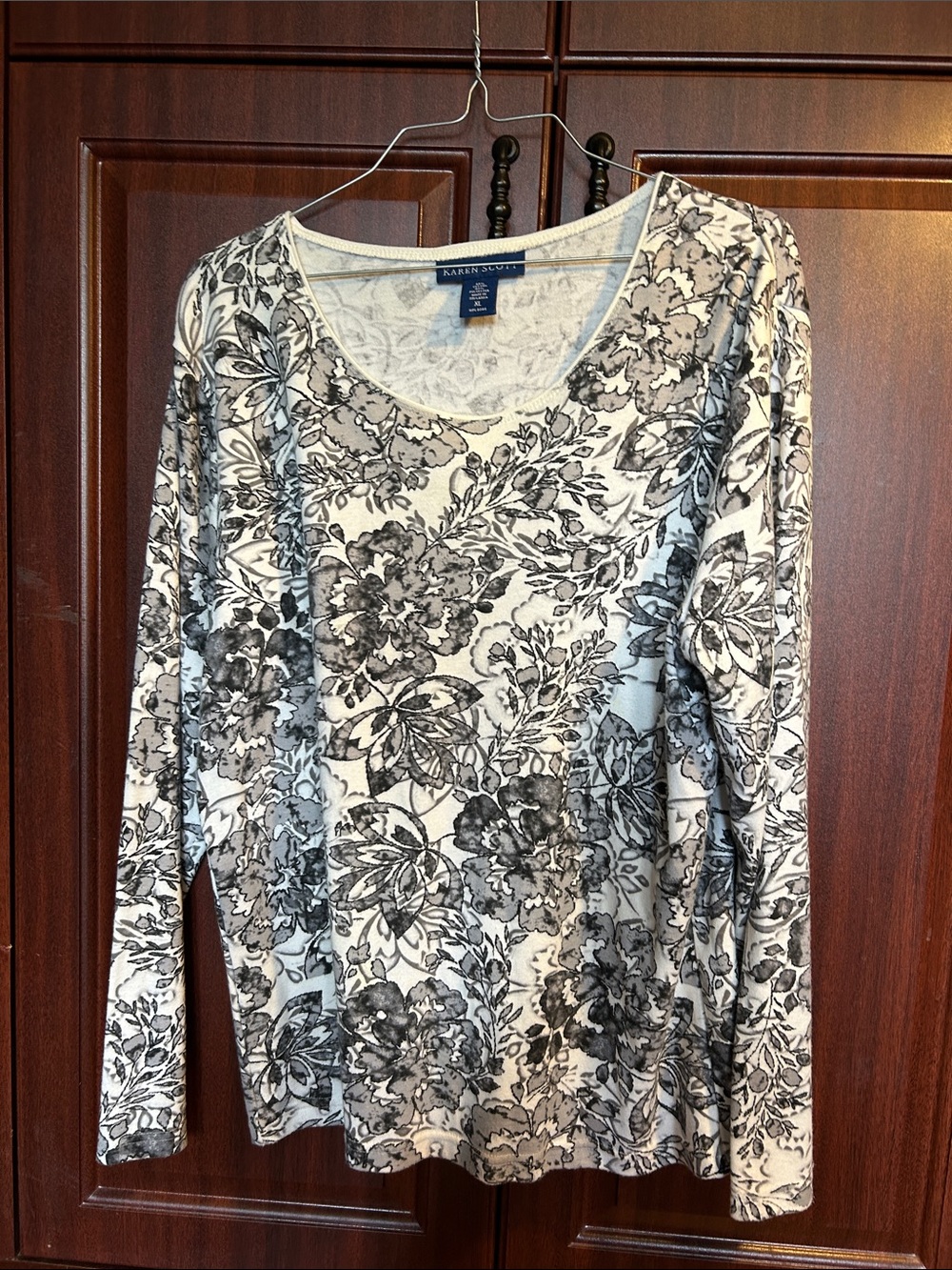Karen Scott White and Black Floral Long Sleeve Scoop Neck Top